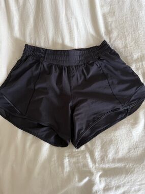 Lululemon Hotty Hot Low Rise Shorts 4in women’s  Running Shorts